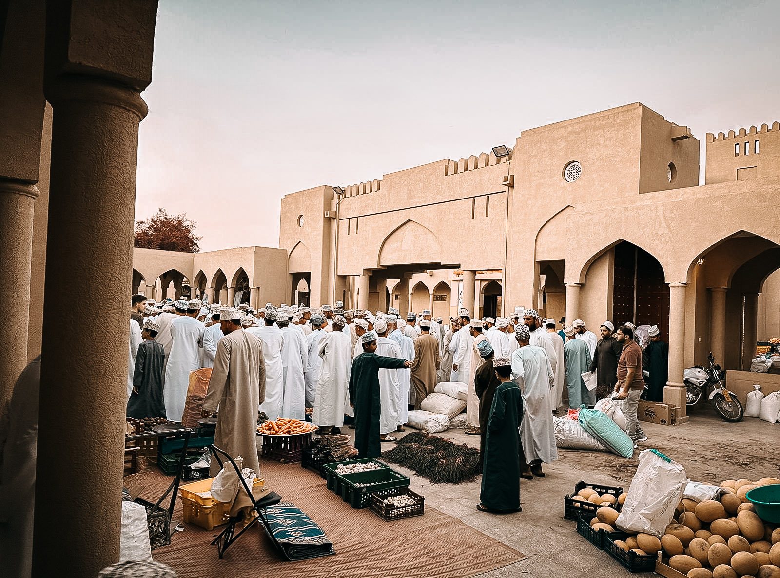 Nizwa's morning market: everyday life going about its business